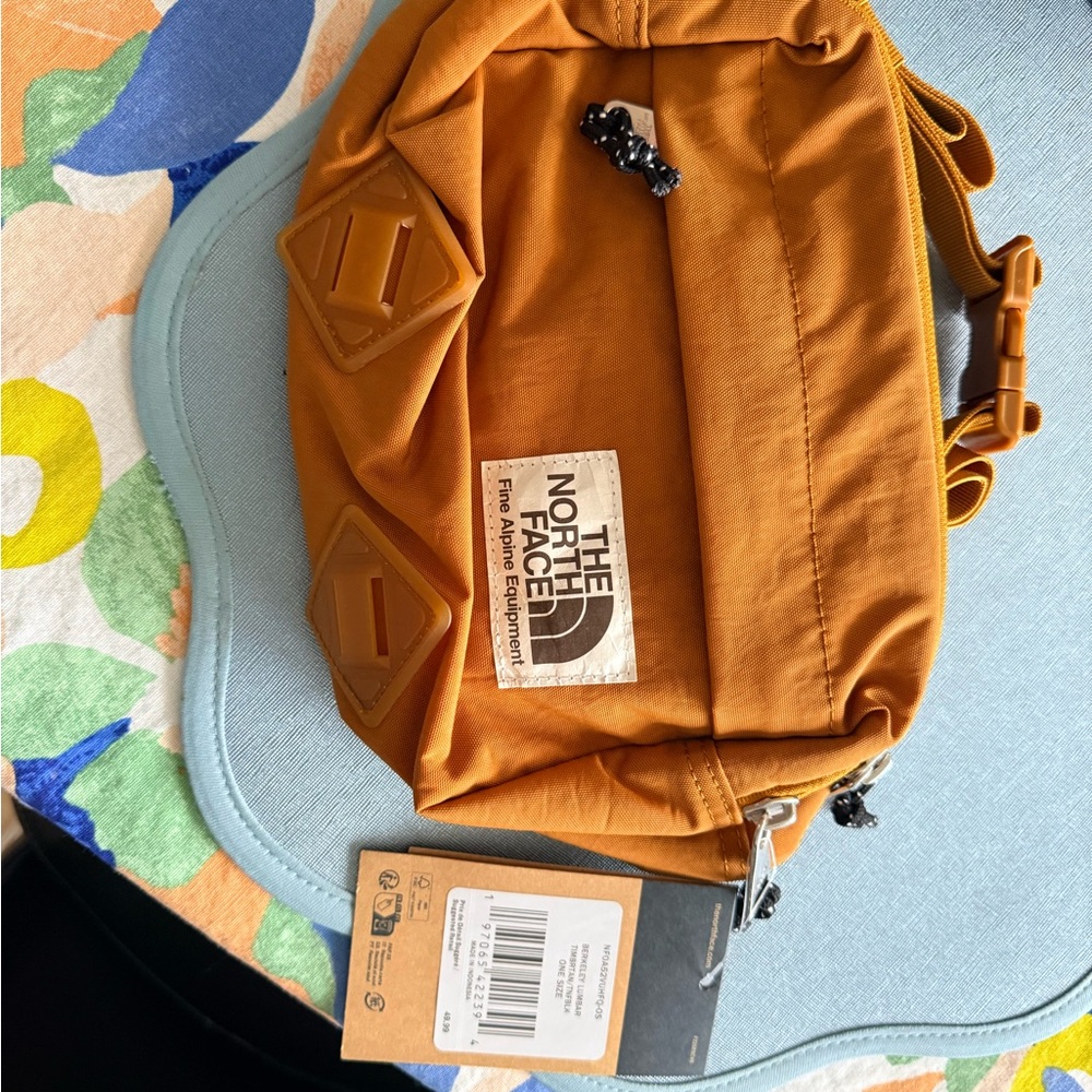 The North Face Tan Belt Bag with Front Zip Pocket. Water repellant. New - Picture 6 of 6